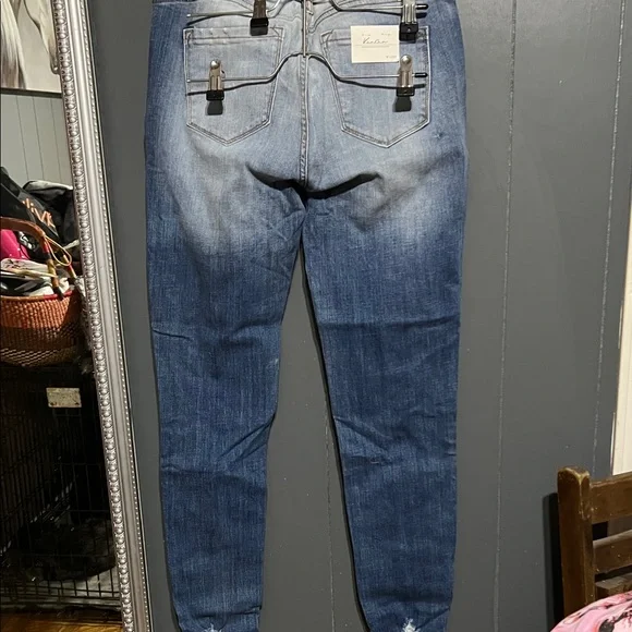 NWT KanCan Women's Skinny Jeans in Distressed Blue - Picture 4 of 5